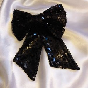 BIG BLACK SEQUIN ACCENT BOW